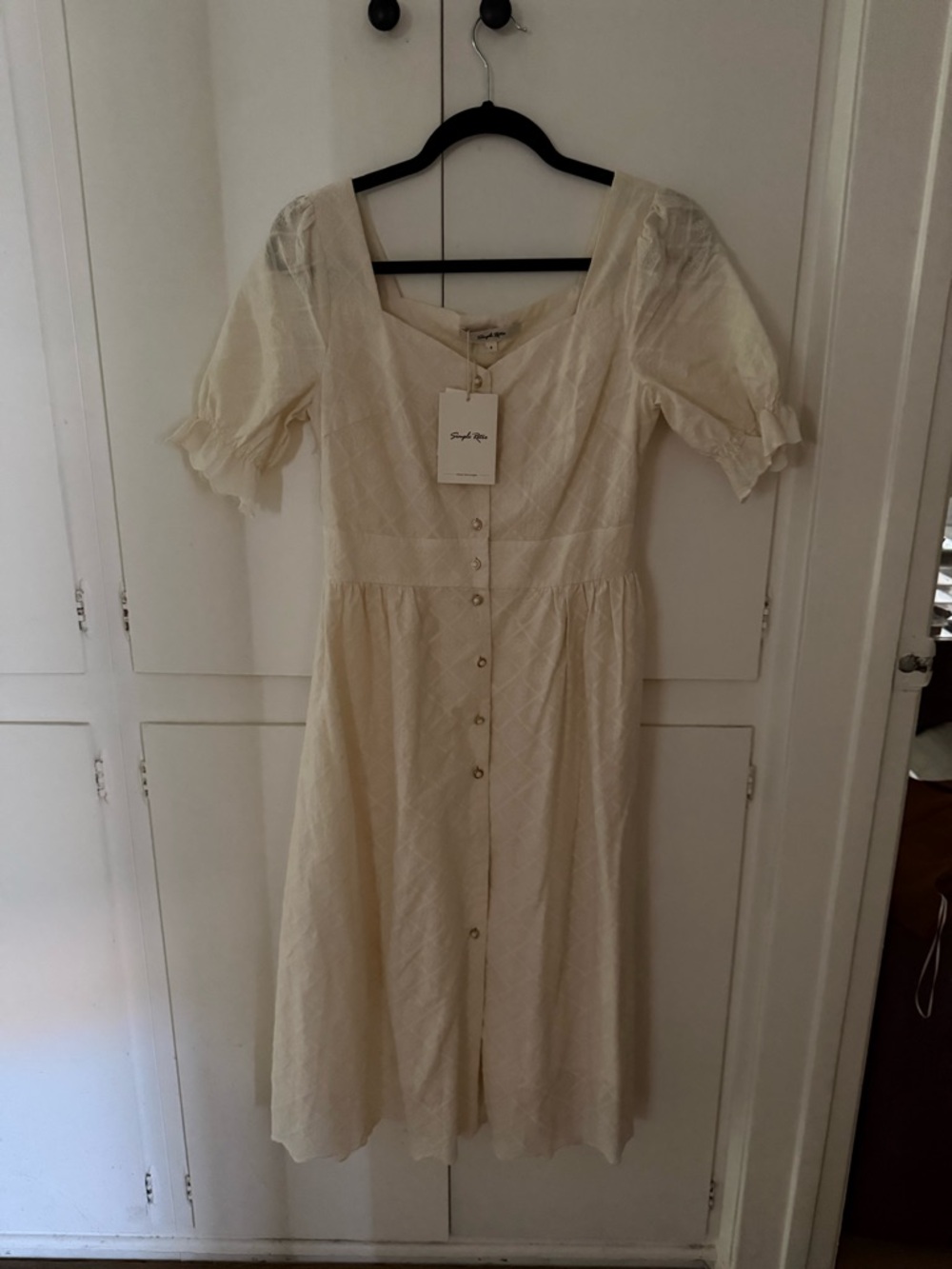 Simple Retro Women’s Cream Button-Front Midi Dress with Puff Sleeves - Picture 2 of 5